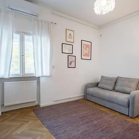 Downtown Cozy Old Town Apartament