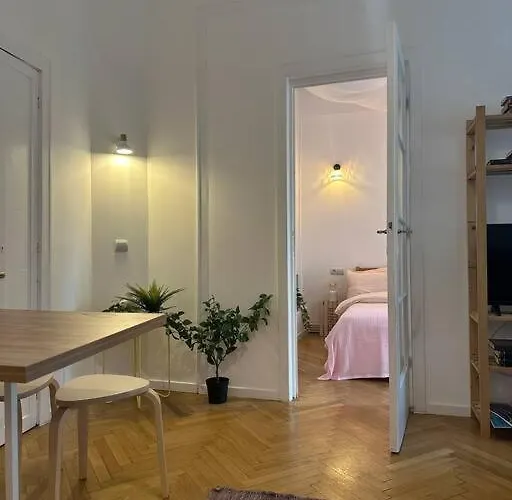 Downtown Cozy Old Town Бухарест